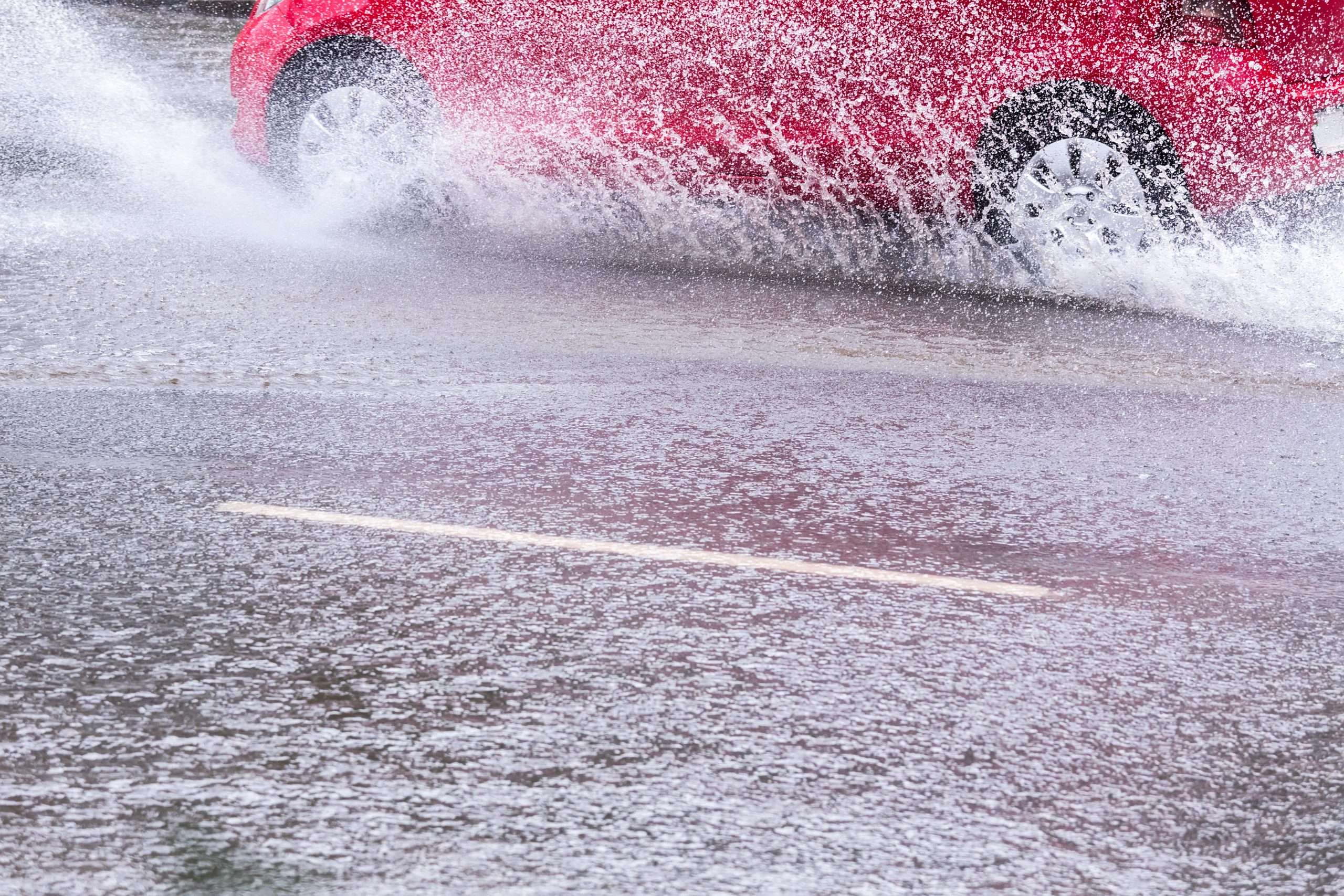 car going througah the puddle